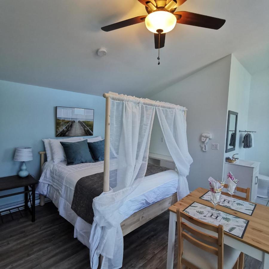 Knotty Pine Ocean Front Suite - Adults Only Ingonish Exterior photo