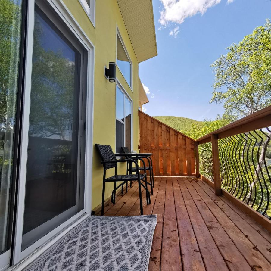 Knotty Pine Ocean Front Suite - Adults Only Ingonish Exterior photo