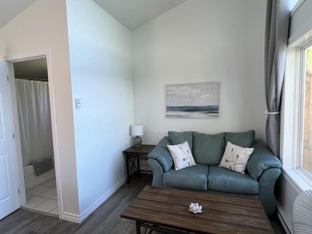 Knotty Pine Ocean Front Suite - Adults Only Ingonish Exterior photo